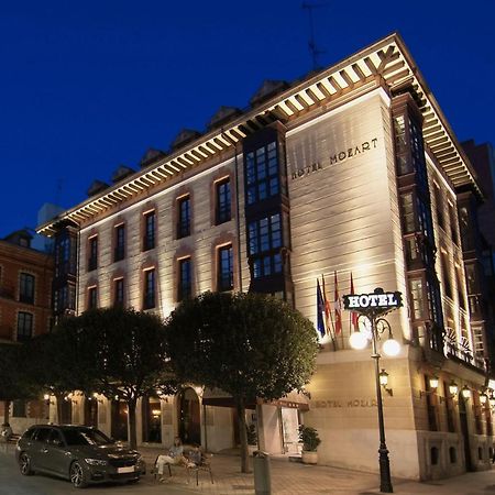 Hotel Mozart Valladolid Bagian luar foto