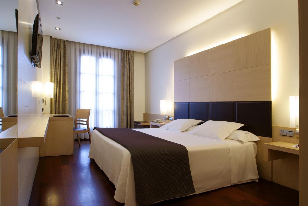 Hotel Mozart Valladolid Bagian luar foto