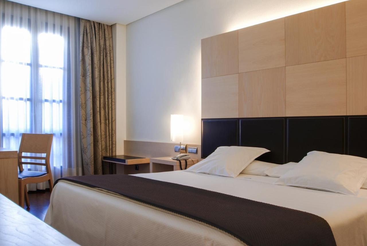 Hotel Mozart Valladolid Bagian luar foto