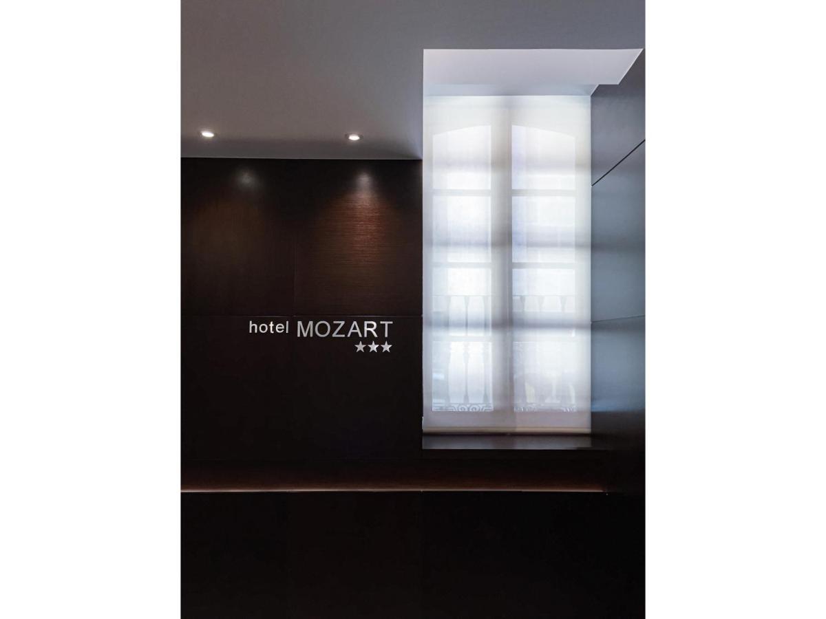 Hotel Mozart Valladolid Bagian luar foto