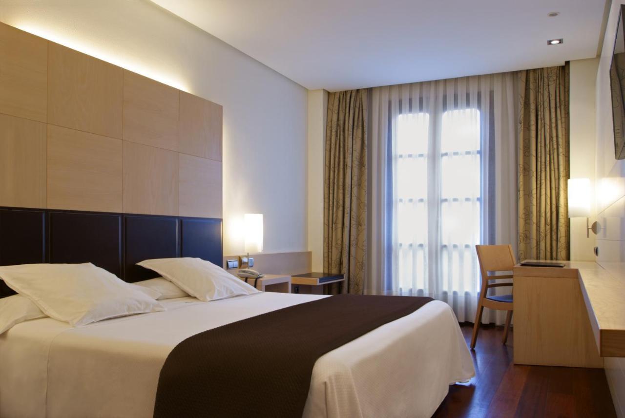 Hotel Mozart Valladolid Bagian luar foto