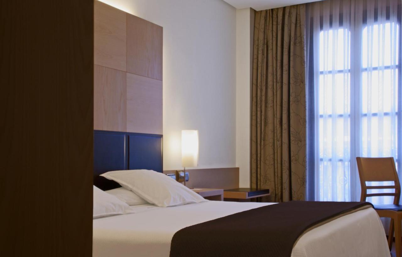 Hotel Mozart Valladolid Bagian luar foto