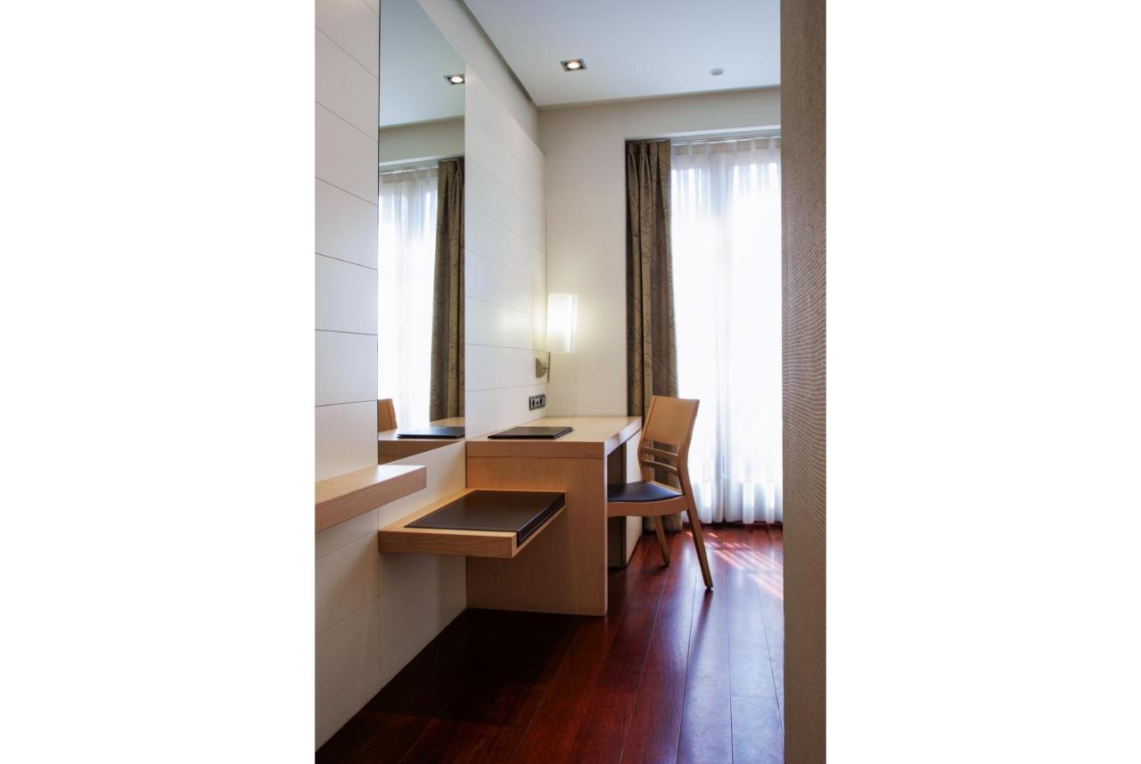 Hotel Mozart Valladolid Bagian luar foto