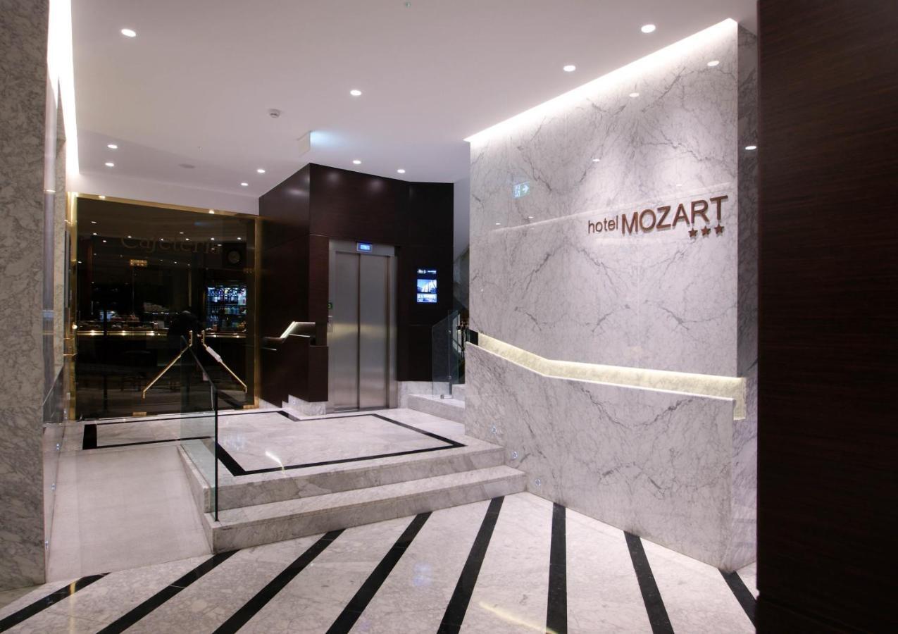 Hotel Mozart Valladolid Bagian luar foto