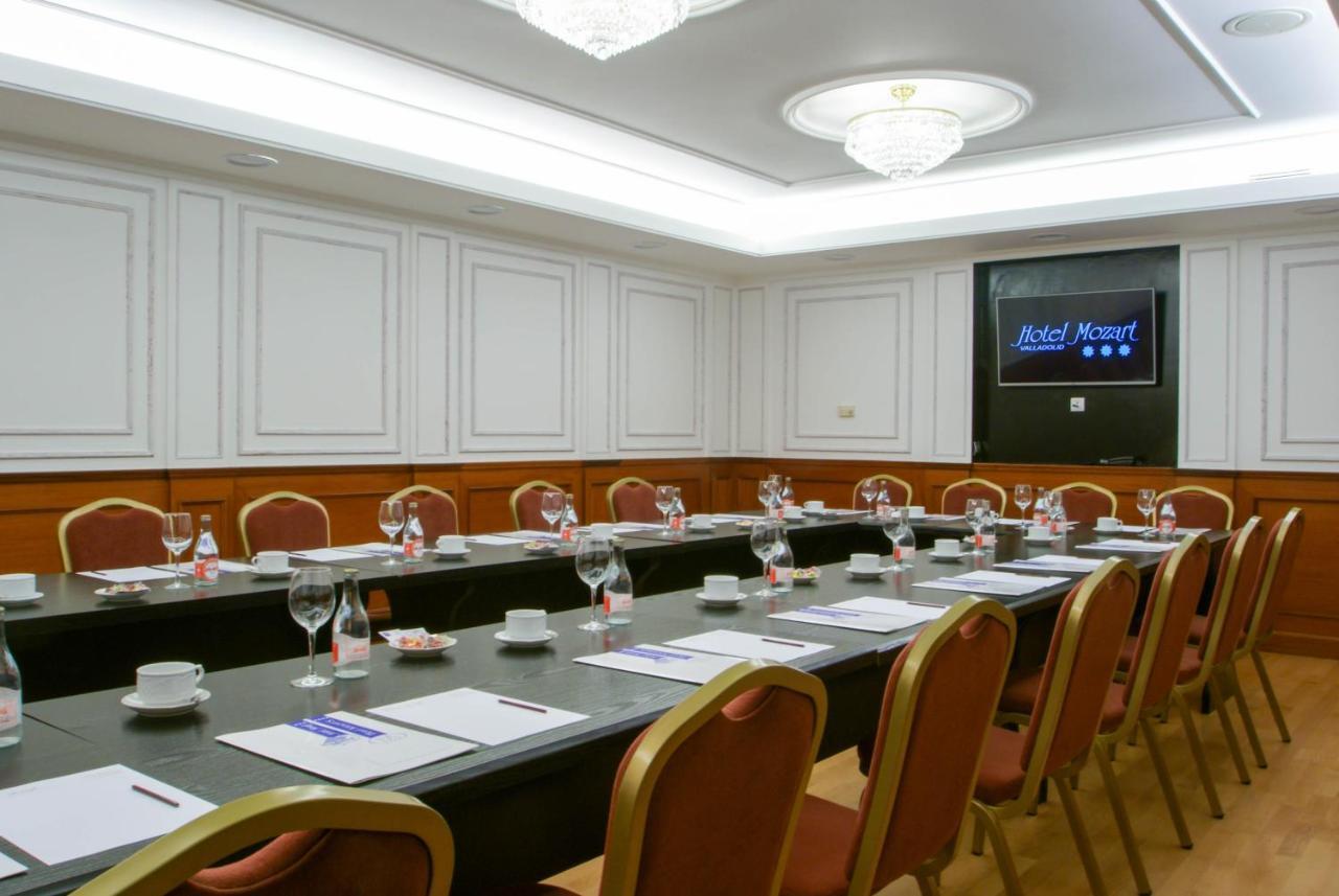 Hotel Mozart Valladolid Bagian luar foto