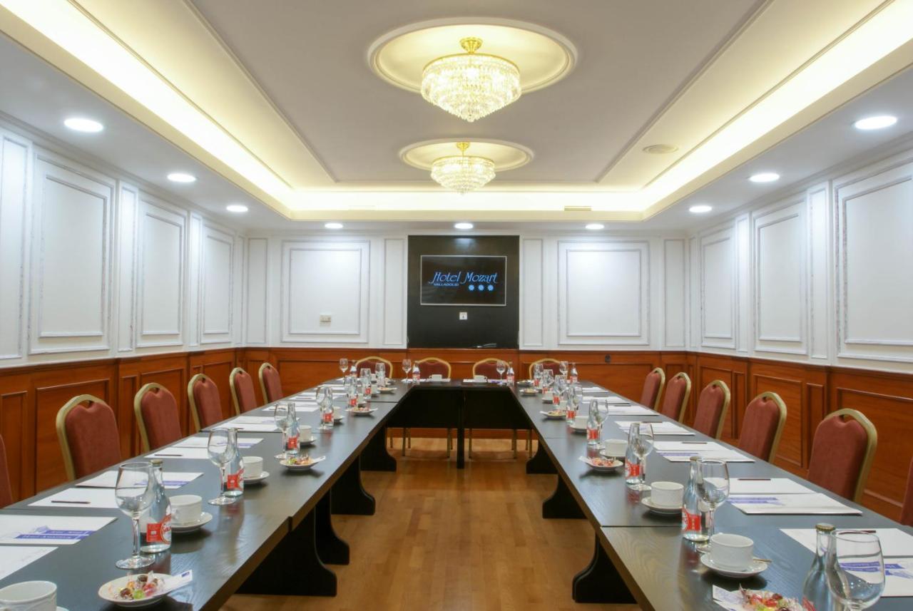 Hotel Mozart Valladolid Bagian luar foto