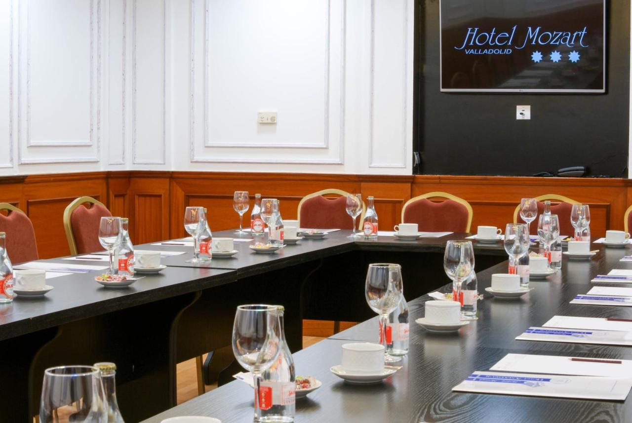 Hotel Mozart Valladolid Bagian luar foto